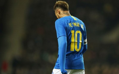 爱游戏体育焦点-什琴斯尼扑出诡异落叶球