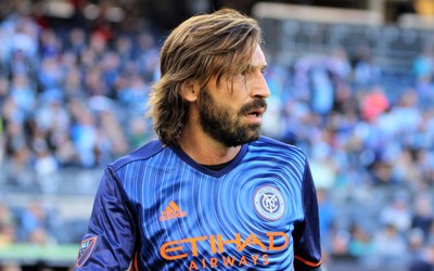 爱游戏体育独家-内马尔参加活动亲民